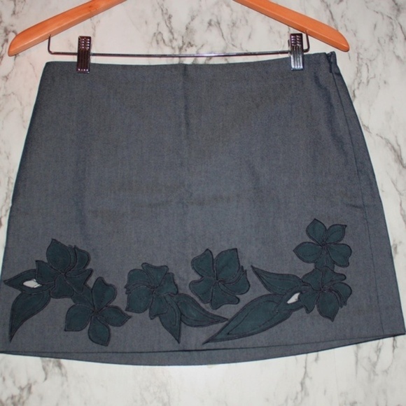 Express Jean Mini Skirt w/ Floral Applique Sz 5/6 - Picture 1 of 4